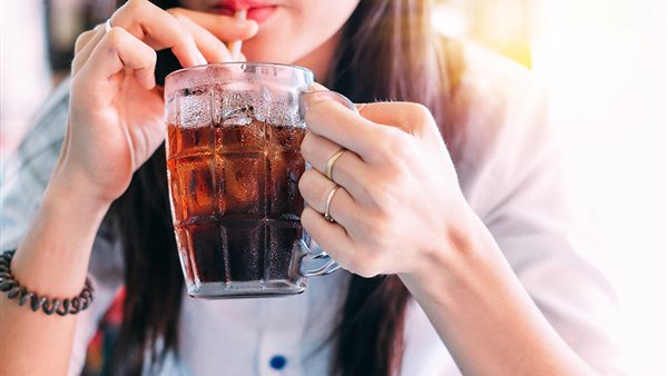 شرب المياه الغازية