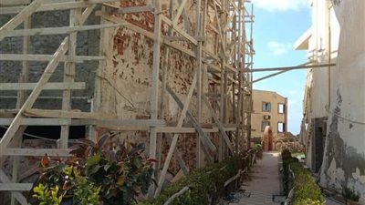 وقف أعمال بناء مخالف داخل المعمورة الشاطئ بالإسكندرية (صور)