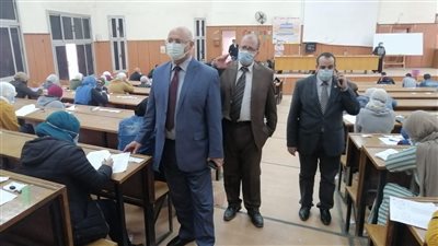 عميد طب بنها يوضح حقيقة شكاوى الطلاب من امتحانات الباثولوجي (صور)