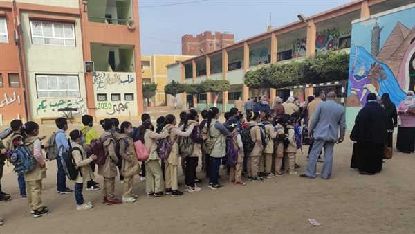 طوابير الطلاب في