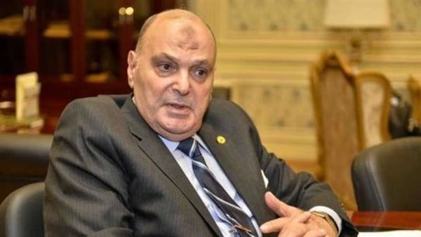 الراحل كمال عامر