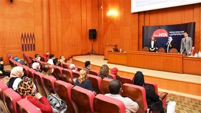 محافظ أسوان: تدريب 400 موظف ضمن المبادرة  القومية 