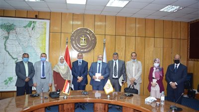 وزارتا القوى العاملة والعمل الليبية يبحثان وضع آليات جذب العمالة المصرية للعمل في إعمار ليبيا (صور)