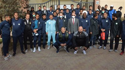 رئيس نادي البنك الأهلي يجتمع مع اللاعبين قبل مواجهة الاتحاد