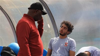 موسيماني يطمئن على محمد هاني بعد نهاية مران الأهلي