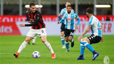 التعادل السلبي يحسم الشوط الأول من مباراة ميلان ونابولي