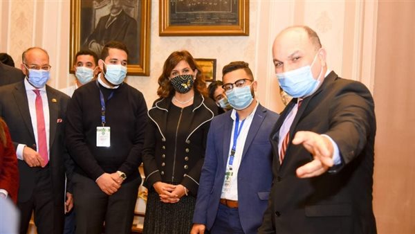 وزيرة الهجرة 