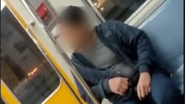 التحرش بفتاة داخل