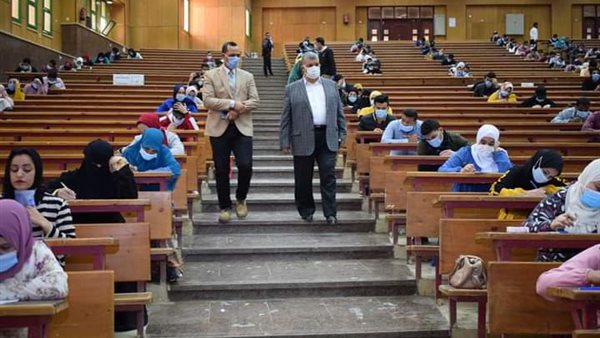 جانب من تفقد الامتحانات