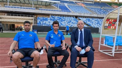 سفير مصر بتنزانيا يحضر مران بيراميدز استعدادًا لمواجهة نامونجو 