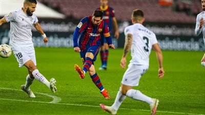 برشلونة ينهي الشوط الأول متقدما على ويسكا بهدفين في الدوري الإسباني