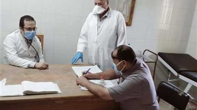 إحالة 22 طبيبا وممرضة للتحقيق بسبب الغياب في كفر شكر