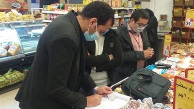 تحرير 58 مخالفة وإعدام 147 كجم أغذية بالمنيا (صور)