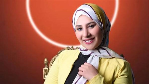 الكاتبة هند عيسى