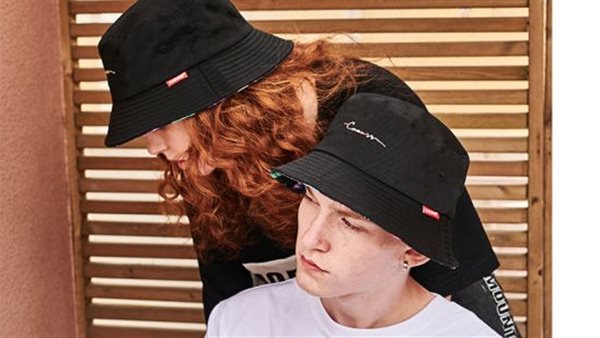  قبعة الدلو تهيمن