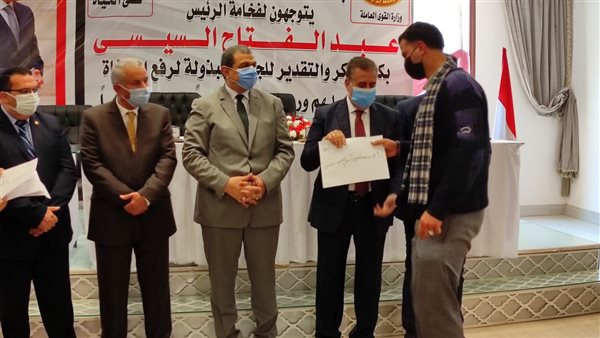 وزير القوى العاملة