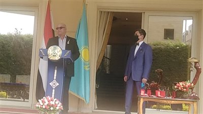 حكومة كازاخستان تمنح حسين الشافعي وسام أمير الشعراء 