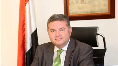 هشام توفيق يستعرض خطة قطاع الأعمال في النهوض بالمشروعات الصغيرة