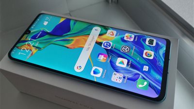 الحكومة السورية تعلّق استيراد الهواتف المحمولة لتقليل الطلب على الدولار