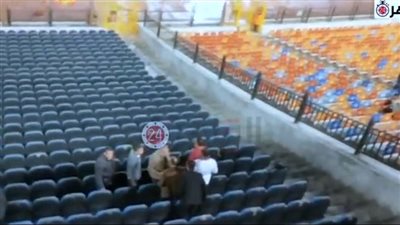 اشتباكات بين جماهير الزمالك والترجي.. والأمن يخلي المدرجات (فيديو)