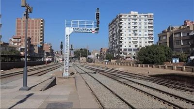 مجهولون يسرقون 4 إشارات لتسيير حركة القطارات بالبحيرة  