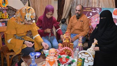 بدأوا بـ100 جنيه فقط.. مصنع في البيت يوفر “حياة كريمة” لأسرة ببورسعيد (صور)