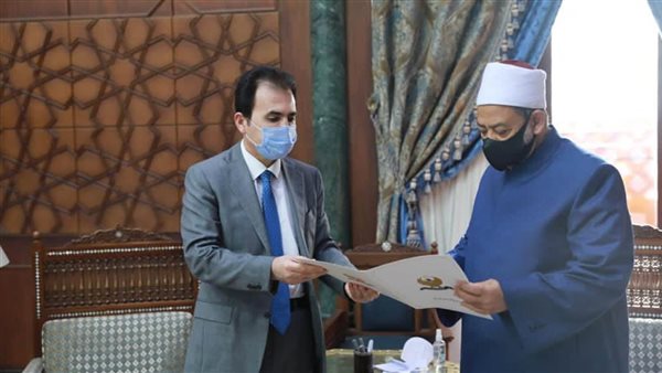 شيخ الأزهر يتسلم