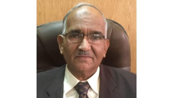  الدكتور سيد أحمد