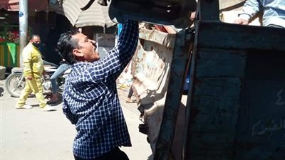 لتيسير الحركة المرورية.. رفع إشغالات الباعة الجائلين والمحال التجارية بالفيوم (صور)