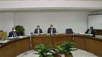 محافظ أسيوط يترأس اجتماع لجنة اختيار القيادات لشغل عدد من الوظائف القيادية