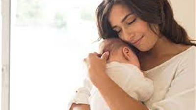 استشاري نفسي يوضح تأثير الأمومةعلى  حياة الأم