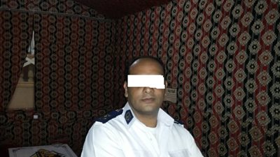 خدعني مرتين.. سيدة تتهم طليقها بانتحال صفة شرطي وتهديدها بالقتل