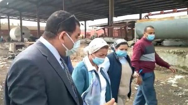 وزيرة البيئة أثناء