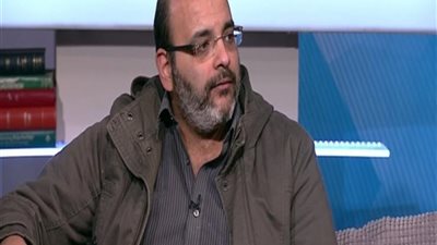 الشاعر أيمن بهجت قمر يعلن وفاة عمة زوجته (صورة)