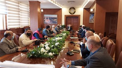 محافظ بورسعيد يناقش سبل حل مشاكل التجار مع مجلس الغرفة التجارية