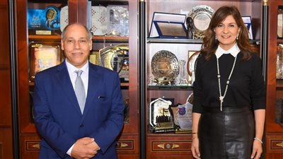 وزيرة الهجرة تستقبل مواطنًا مصريًا أنقذ قاطني أحد مباني ميلانو بإيطاليا من حريق كبير (صور)