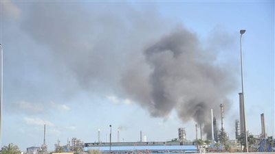 5 مصابين في حادث حريق شركة البترول.. ونيابة الإسكندرية تعاين الموقع 