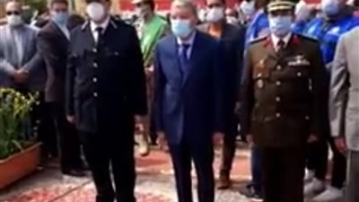 محافظ المنيا يضع إكليلًا من الزهور على النصب التذكاري احتفالا بالعيد القومي (فيديو)
