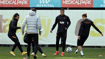 مصطفى محمد يختتم تدريباته مع جالاتا سراي لمواجهة ريزا سبور بالدوري التركي