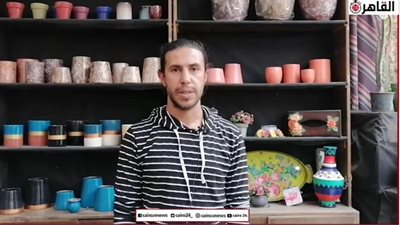 من الطيران إلى الرسم على الفخار.. المهندس أحمد فيصل يروي قصته (فيديو)