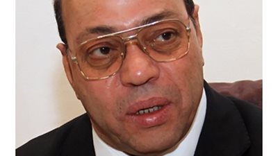 بعد رحيل الدكتور شاكر عبد الحميد.. تعرف على بعض مؤلفاته 