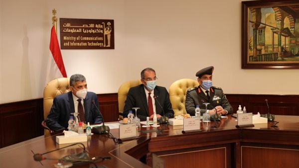 وزير الاتصالات -