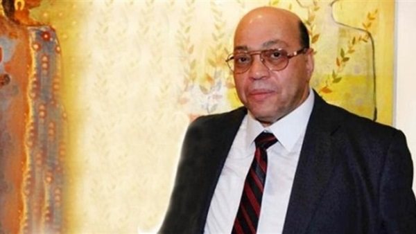 شاكر عبد الحميد