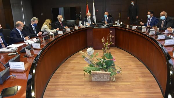 لقاء وزير النقل والسفير