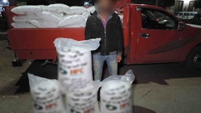ضبط قائد سيارة بحوزته 2 طن أسمدة بدون ترخيص في الفيوم 