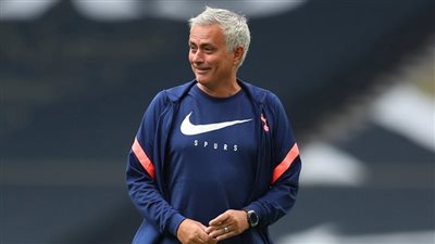 موقف توتنهام من إقالة مورينيو حال فوزه بكأس الرابطة