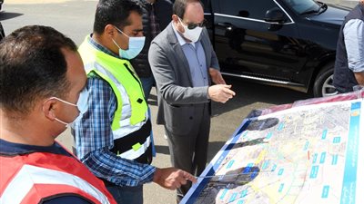 السيسي يوجه بتوفير الخدمات اللازمة لتنظيم الحركة المرورية وسرعة التنقل (صور)