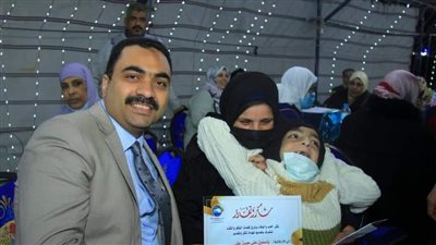 تقديرًا لكفاحهن.. برلماني يكرم 220 أمًّا مثالية بالإسكندرية (صور)