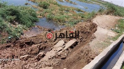 انهيار الجسر الترابي الفاصل بين نهر النيل وقرية الجزيرة بالجيزة (صور)