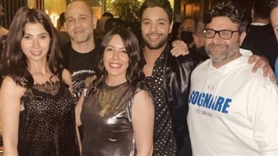 بعد شائعة ارتباطهما.. وليد منصور يحتفل بنجاح 